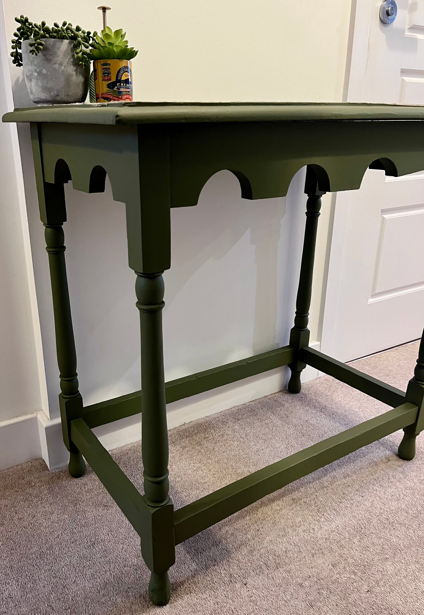 Close up of table legs and base