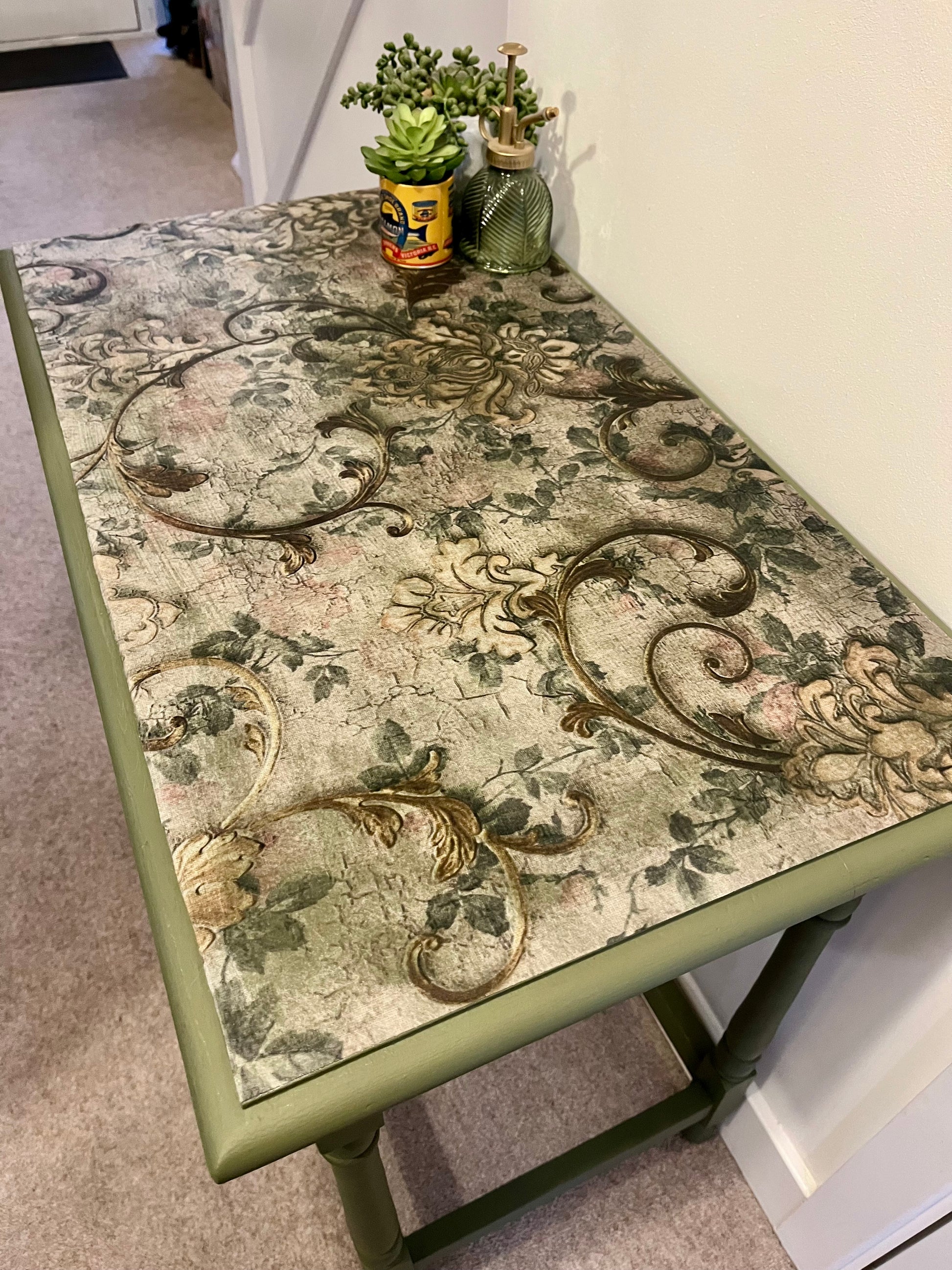 full view of decoupaged table top