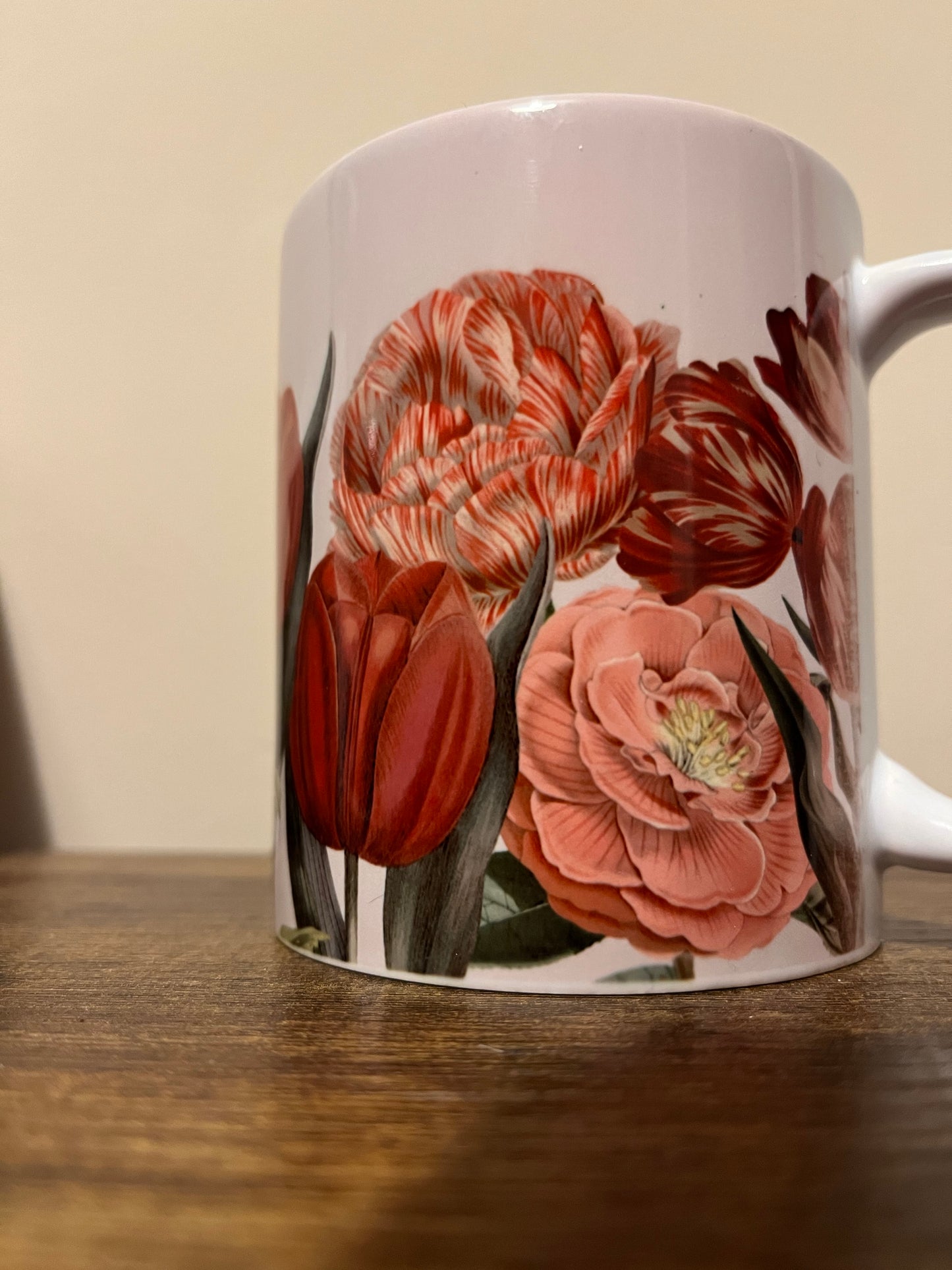 Floral-patterned mug 