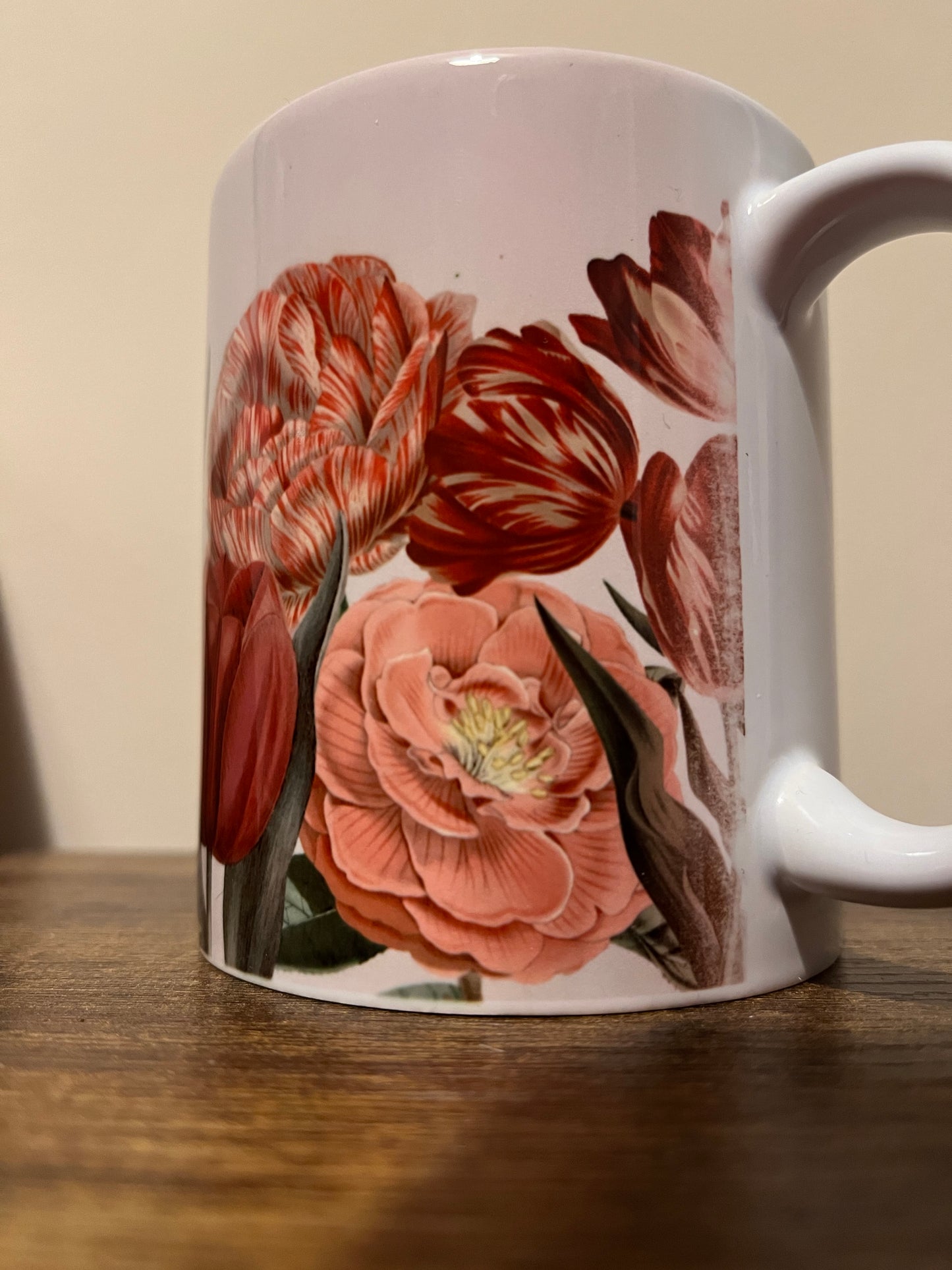 Mug with floral design 