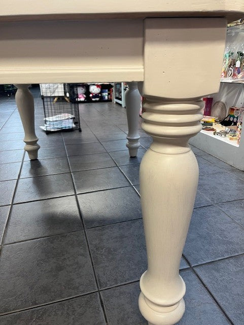 Solid table leg, removable for easier transportation